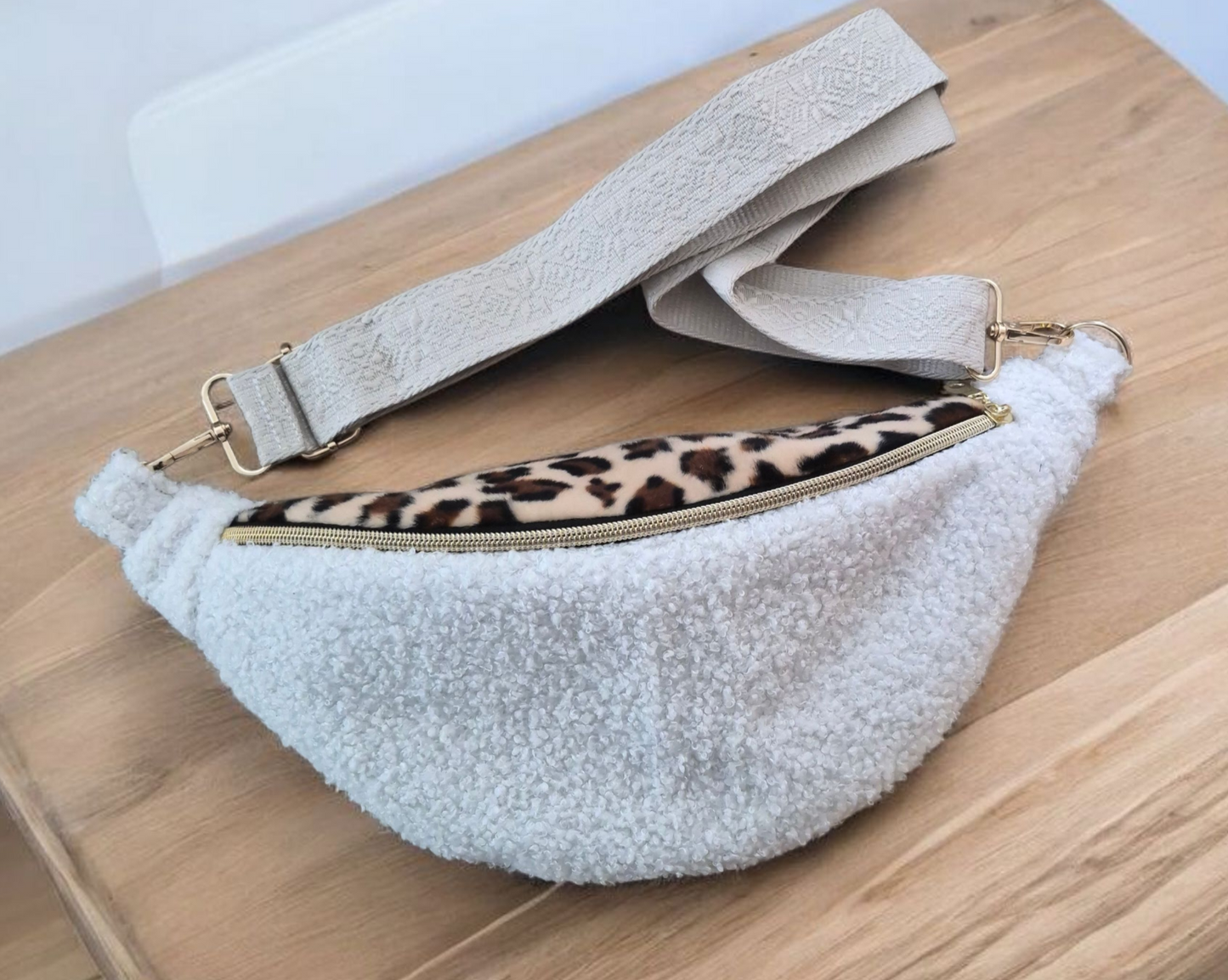 Sac banane femme en moumoute écru    et léopard   "CORDUROY" cocoleeline