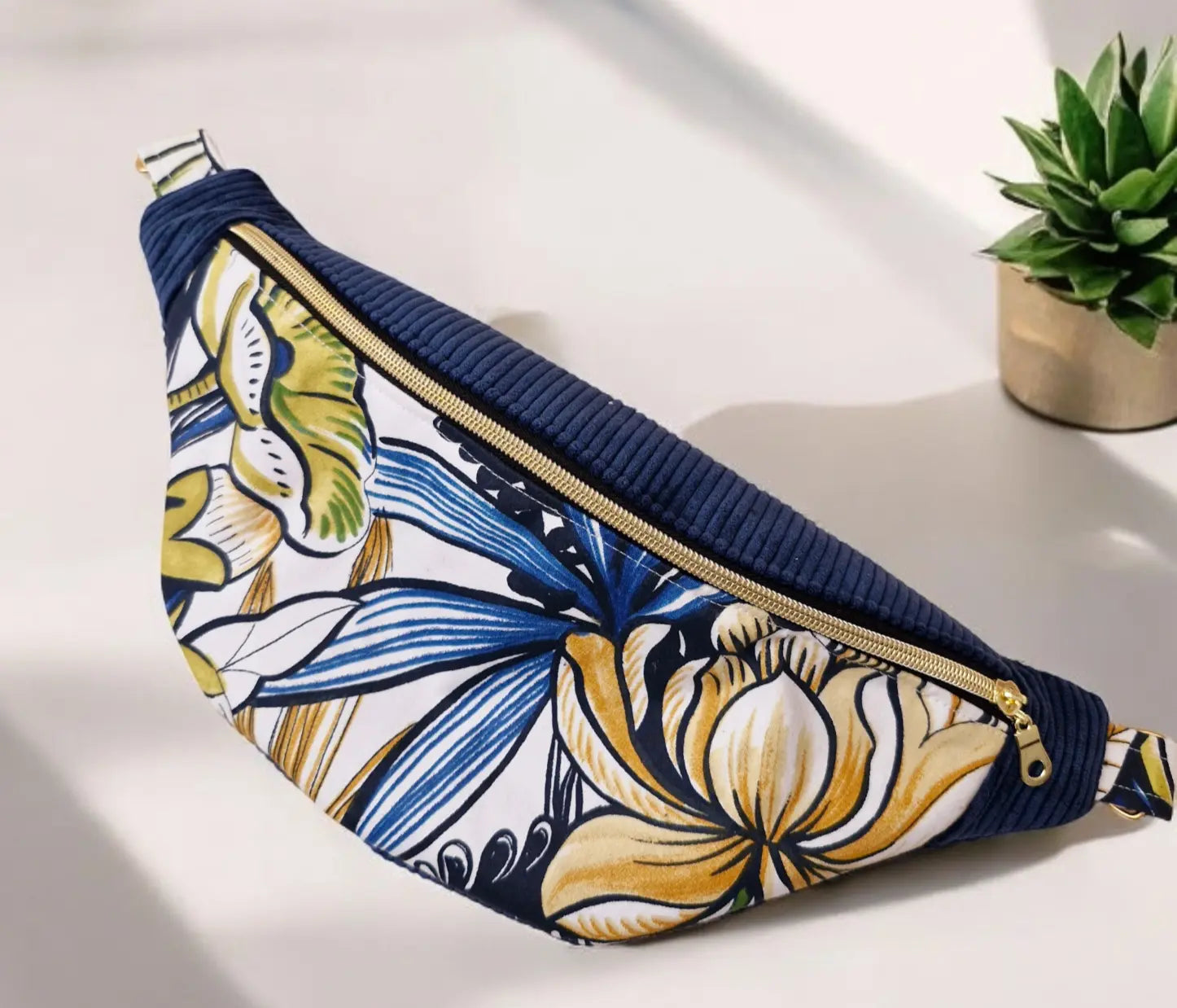 Sac banane femme en velours côtelé bleu nuit et fleur intérieur petits cœurs "SVELT" Ma boutique